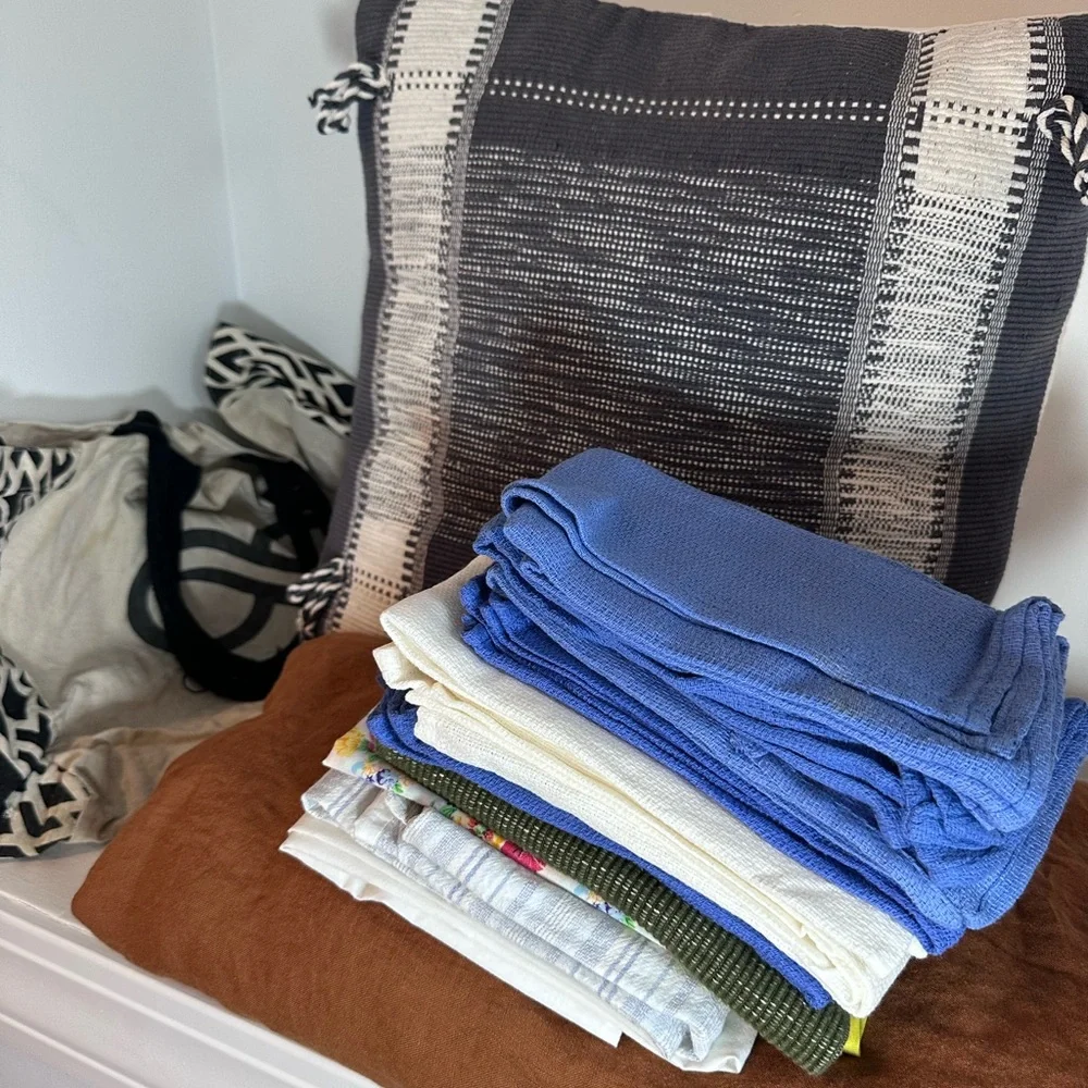 Lot Of 15 Items Bed Spread Pillowcases Pillow Hand Kitchen Towels West Elm Thres